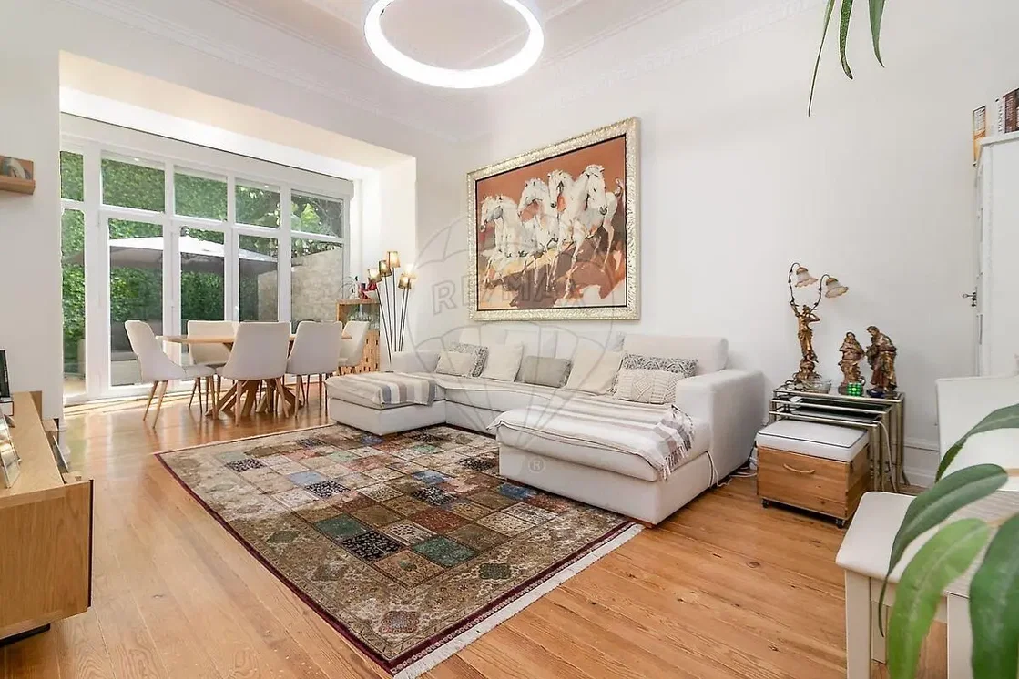 Wohnzimmer; holzboden, tageslicht, moderner stil