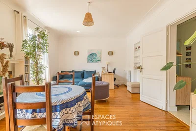 Wohnzimmer; holzboden, tageslicht, moderner stil