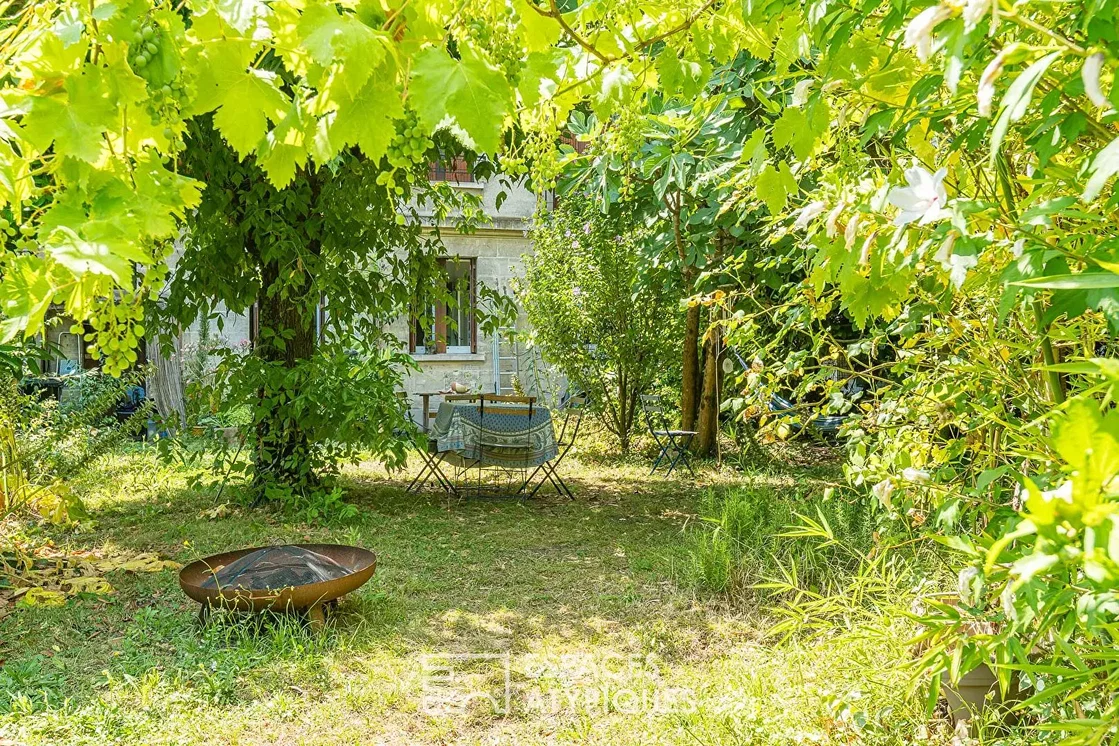 Haus und umgebung; tageslicht, renovierungsbedürftig