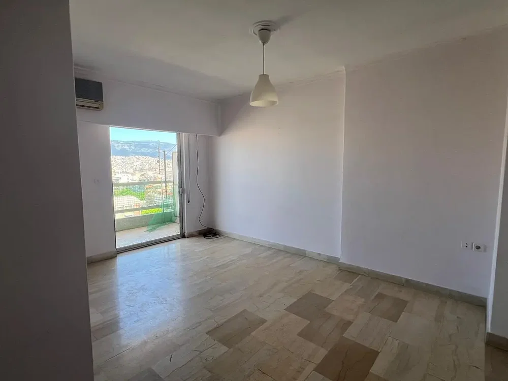 Altro; pavimento in piastrelle, luce naturale, vista