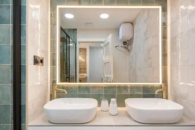 Banyo; fayans zemin, tadilatlı, doğal ışık