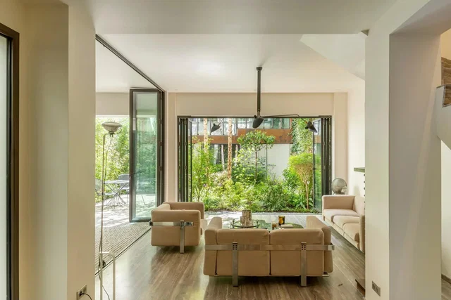 Living room; wood floor, natural light, modern style