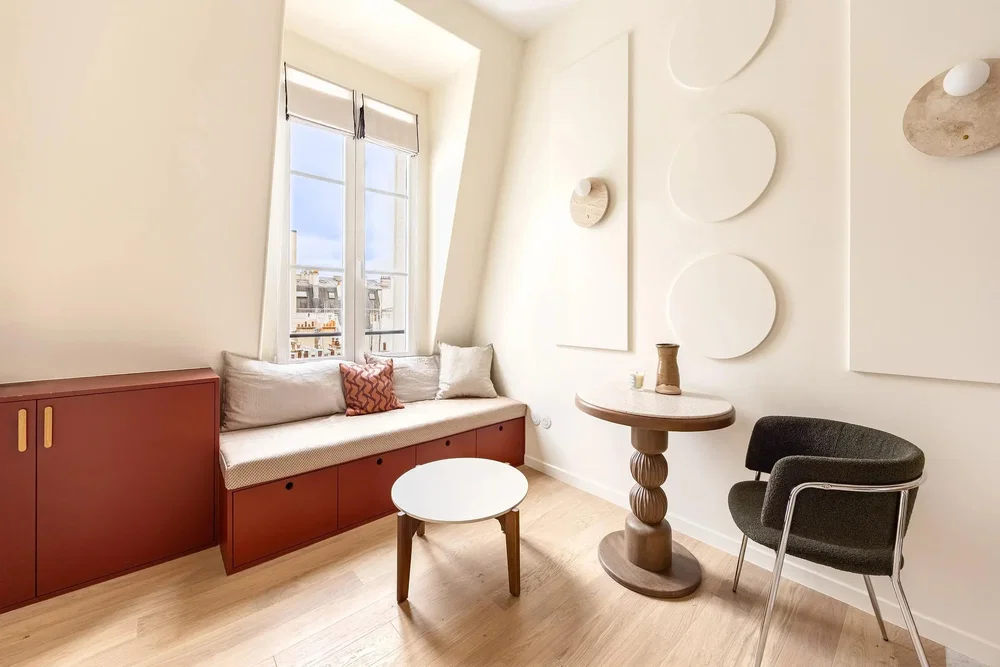 Wohnzimmer; tageslicht, holzboden, moderner stil