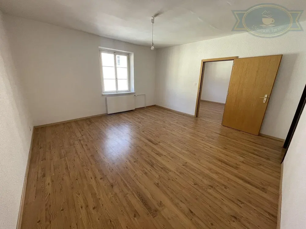 Schlafzimmer; holzboden, tageslicht