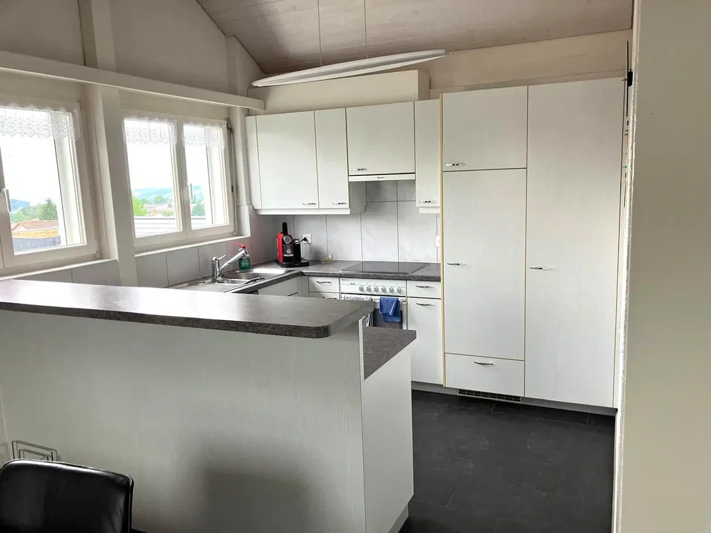 Cucina; elettrodomestici, vista, luce naturale, pavimento in piastrelle
