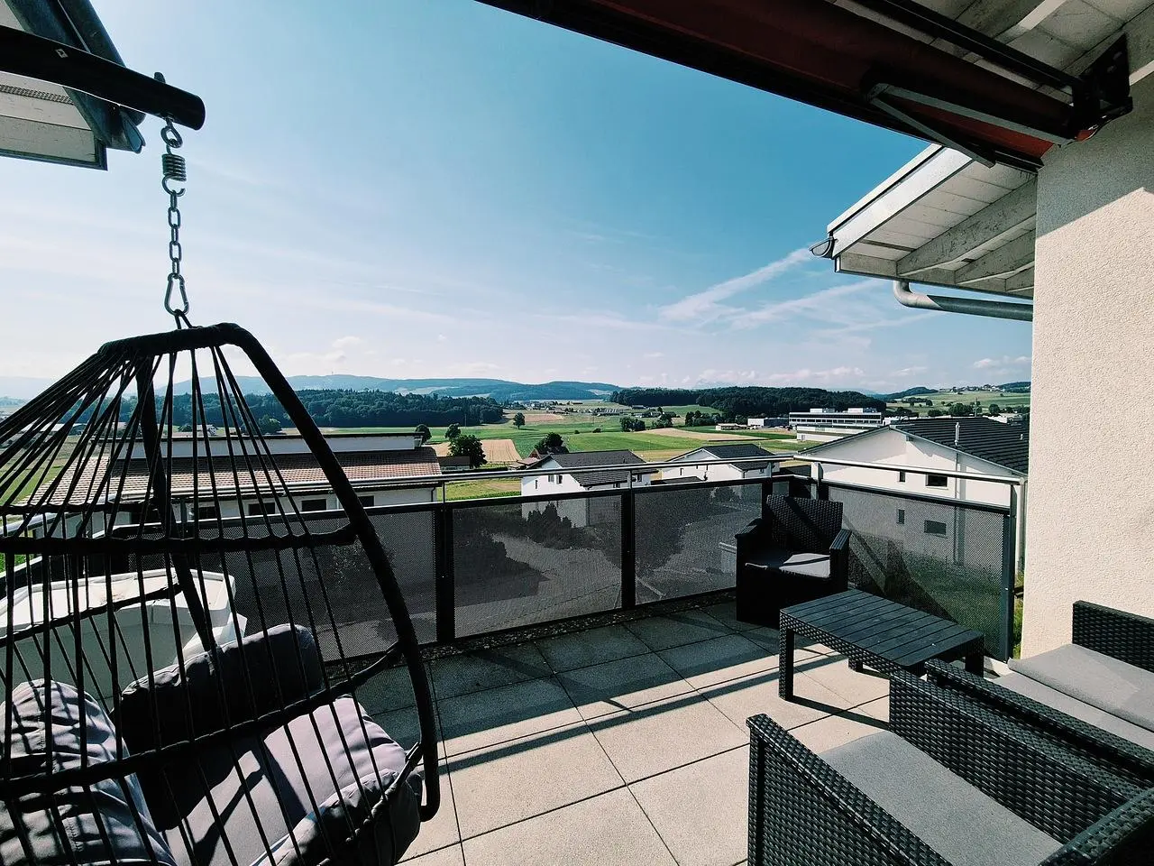 Balkon; blick, tageslicht, fliesenboden