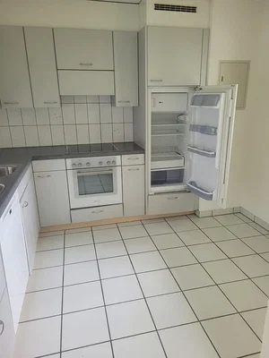 Kitchen; kitchen appliances, tile floor