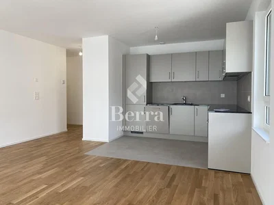 Kitchen; kitchen appliances, wood floor, natural light