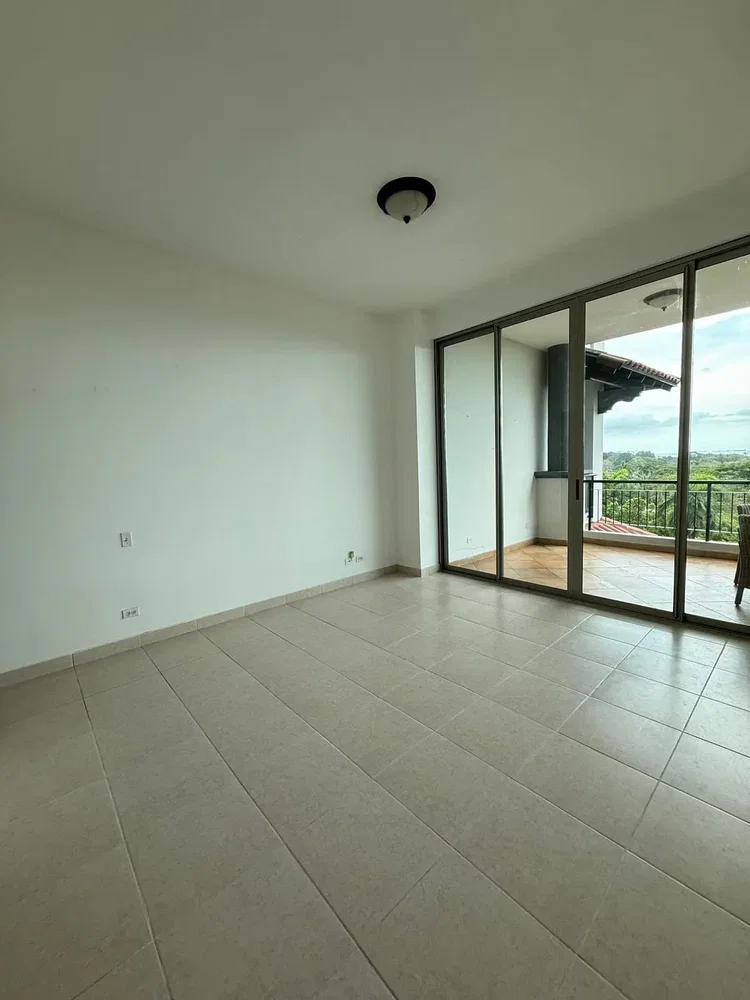 Sala de estar; chão de azulejo, vista, luz natural