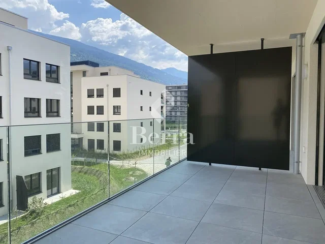 Μπαλκόνι; θέα, πλακάκια, φυσικό φως