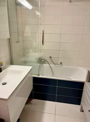 Bathroom; tile floor, natural light