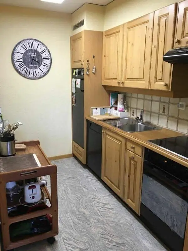 Kitchen; kitchen appliances, wood floor