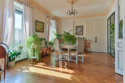 Living room; wood floor, natural light, rustic style