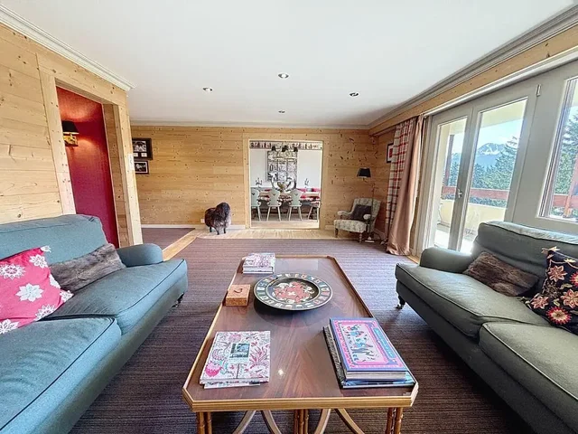 Living room; natural light, wood beams, rustic style