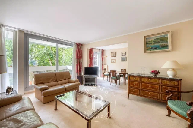 Living room; natural light, modern style