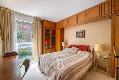 Bedroom; natural light, wood beams