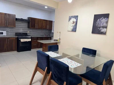 Cucina; elettrodomestici, pavimento in piastrelle