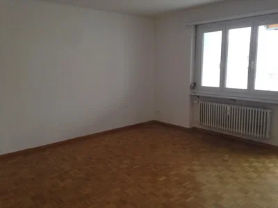 Остало; дрвени под, природно светло