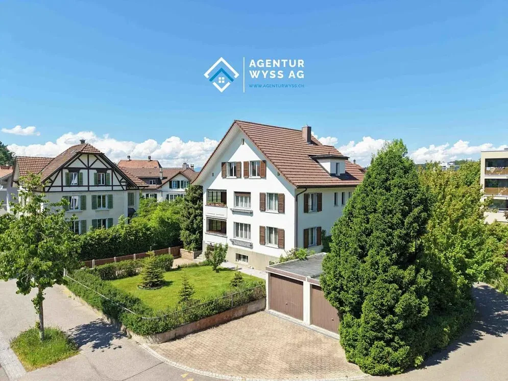 House and surroundings