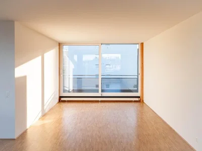 Camera da letto; luce naturale, pavimento in legno