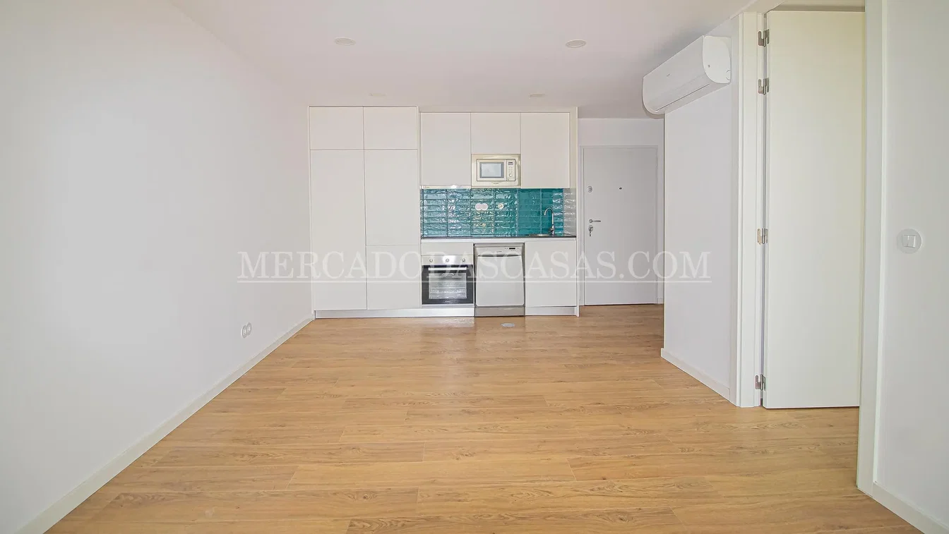 Living room; wood floor, natural light, kitchen appliances
