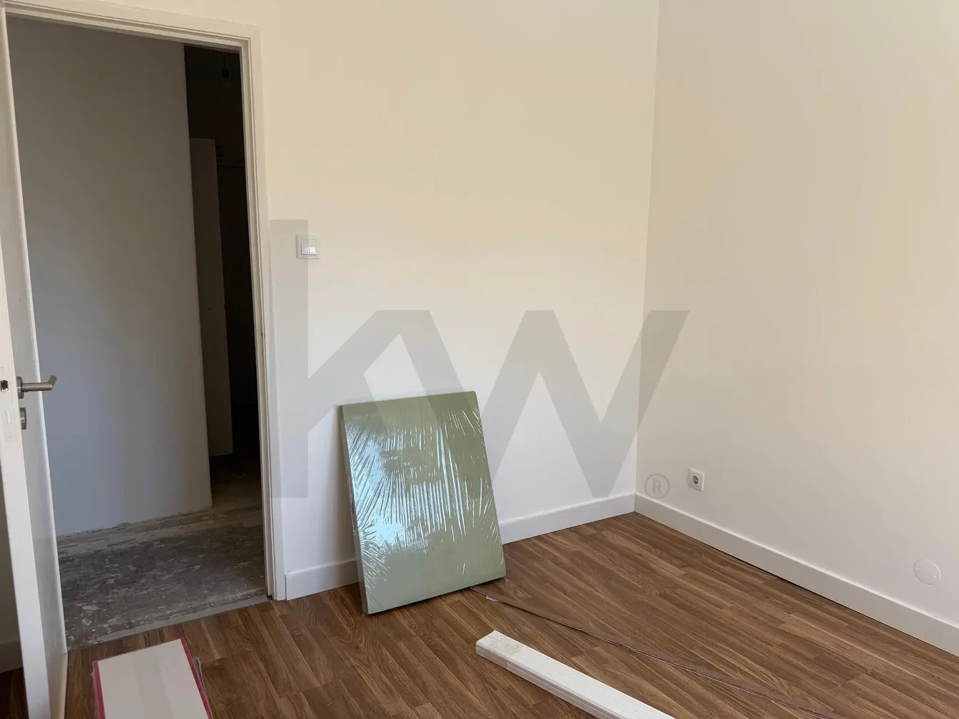 Ostatní; dřevěná podlaha, nutná rekonstrukce