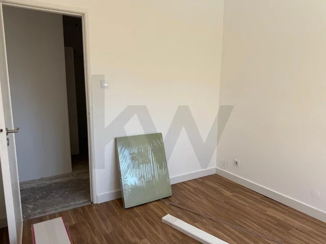 Ostatní; dřevěná podlaha, nutná rekonstrukce