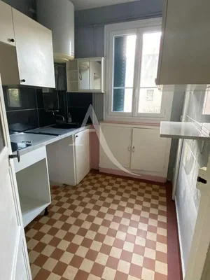 Kuhinja; pločice, kuhinjski aparati