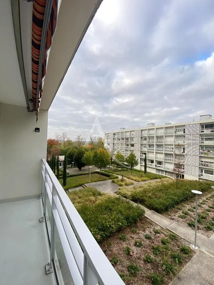 Balkon; výhled, přirozené světlo