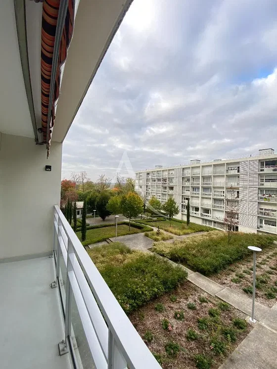 Balkon; výhled, přirozené světlo