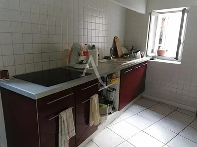 Кухиња; кухињски апарати, плочице, природно светло