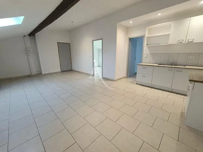 Kuhinja; pločice, kuhinjski aparati