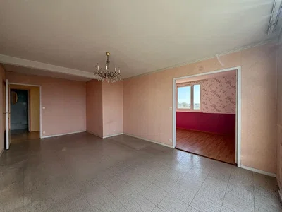 Dnevna soba; potrebna renovacija, prirodno svjetlo