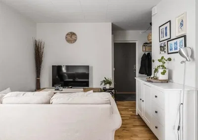 Dnevna soba; prirodno svjetlo, drveni pod, moderni stil