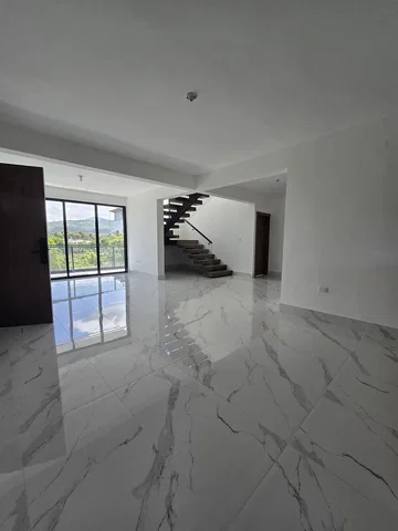 Sala de estar; chão de azulejo, vista, luz natural