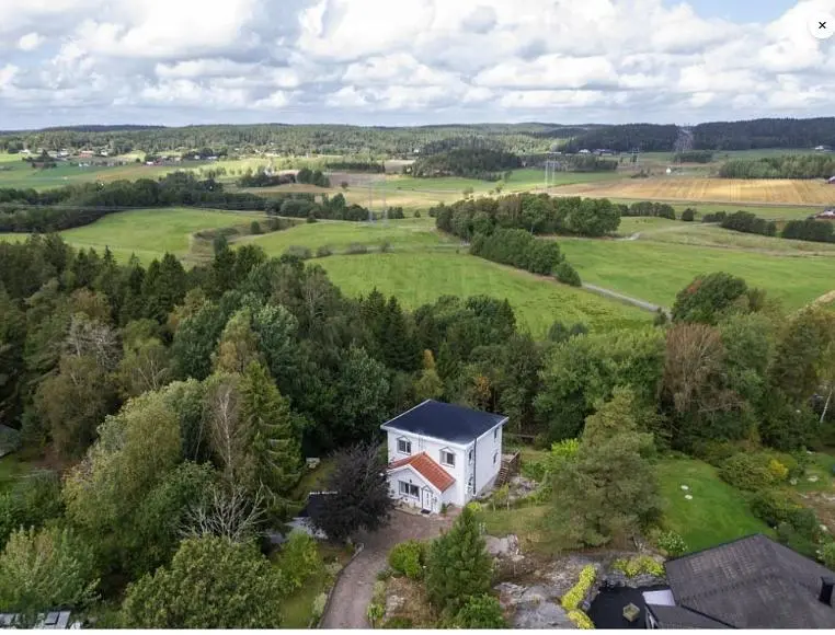 Casa e arredores; vista, luz natural