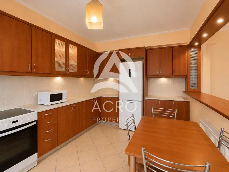 Kitchen; kitchen appliances, tile floor