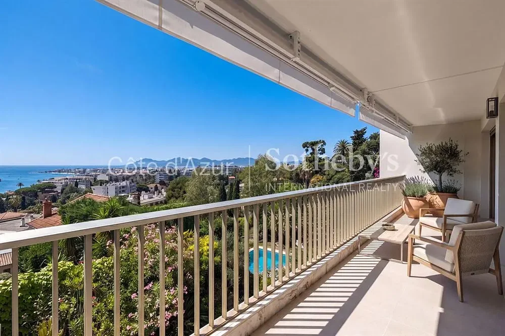 Balcon; vue, lumière naturelle