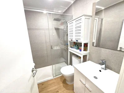 Banyo; fayans zemin, tadilatlı, doğal ışık