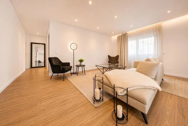 Bedroom; wood floor, natural light, modern style