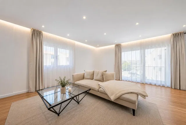 Living room; wood floor, natural light, modern style