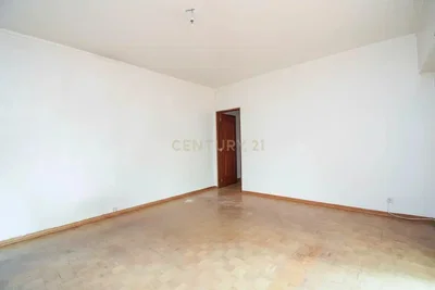 Ostale; pločice, potrebna renovacija, prirodna svjetlost