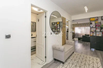 Salon; lumière naturelle, carrelage, parquet, style moderne