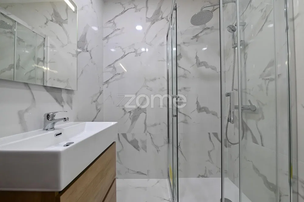 Badezimmer; fliesenboden, renoviert, tageslicht