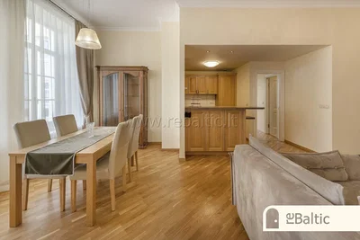 Wohnzimmer; tageslicht, holzboden, moderner stil