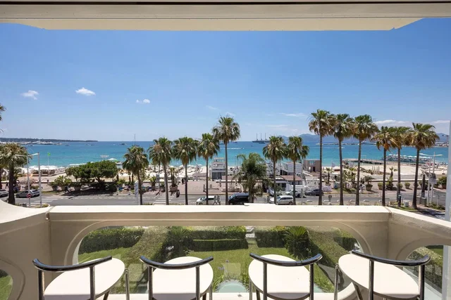 Balcony; view, natural light