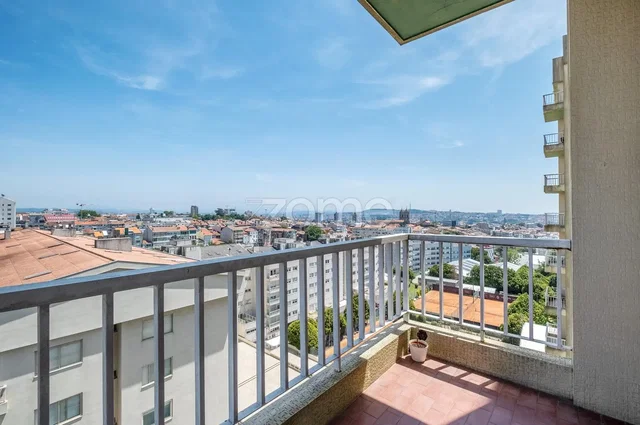 Balkon; výhled, dlažba
