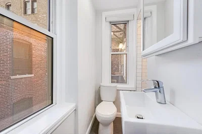 Toilettes; lumière naturelle, rénové