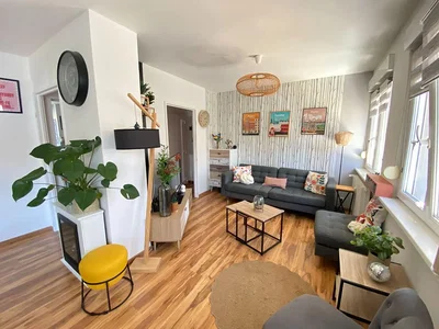 Living room; wood floor, natural light, modern style