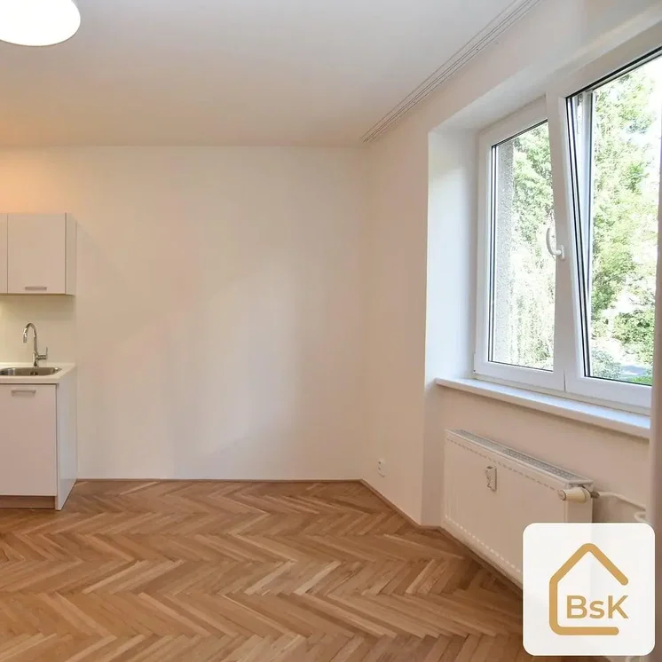 Cuisine; parquet, lumière naturelle, vue